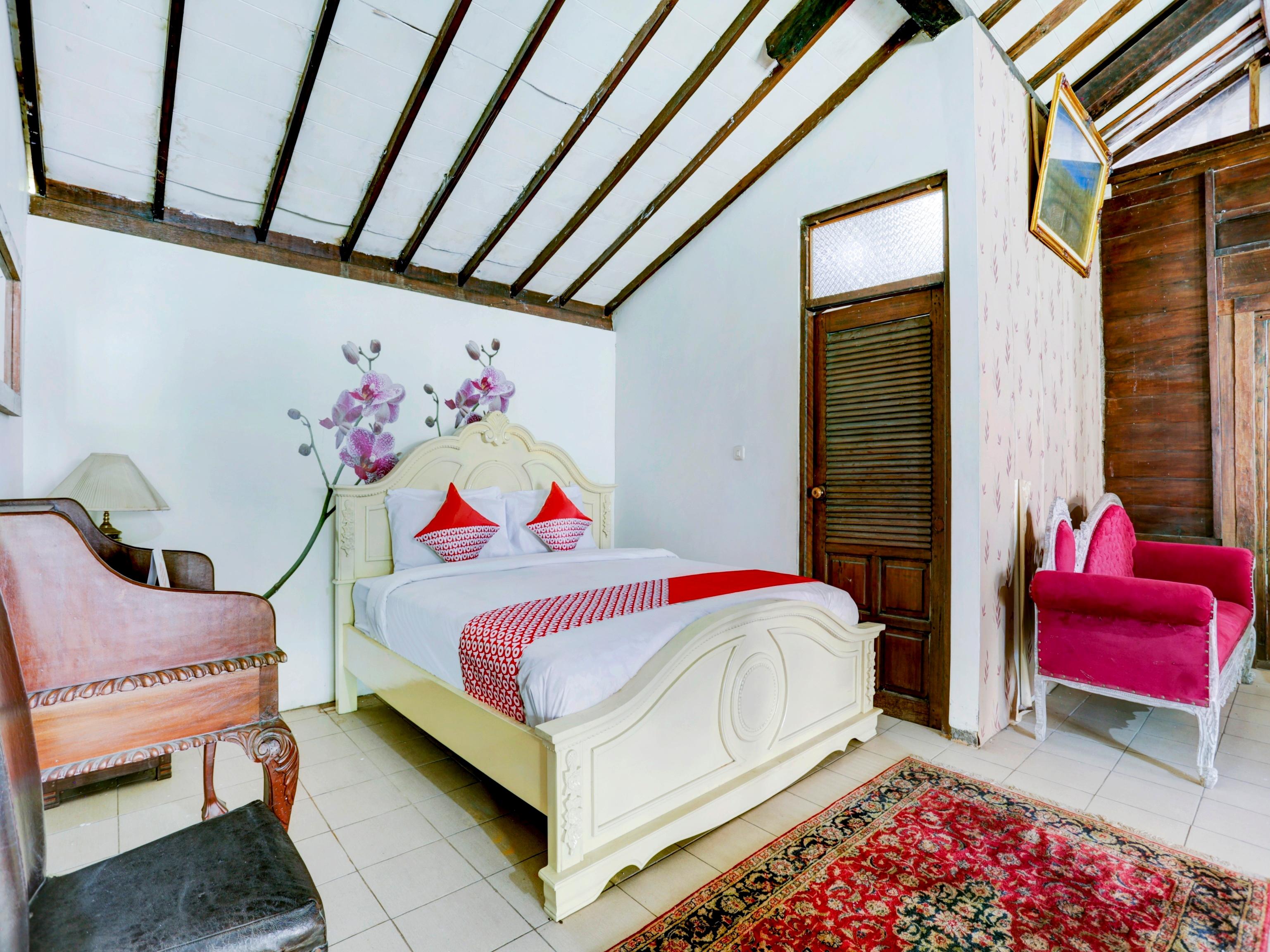 Oyo 90363 Nira Bali Hotel