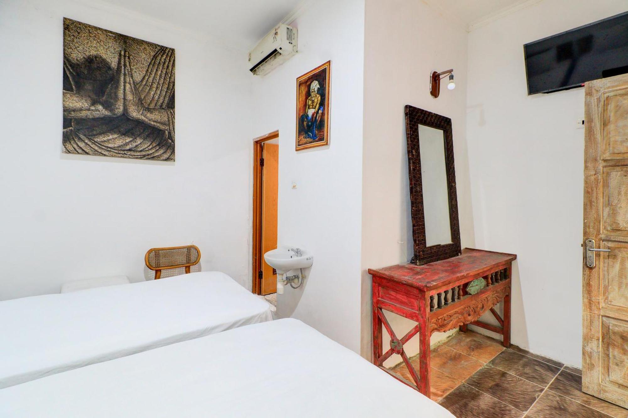 Oyo 90363 Nira Bali Hotel 3*